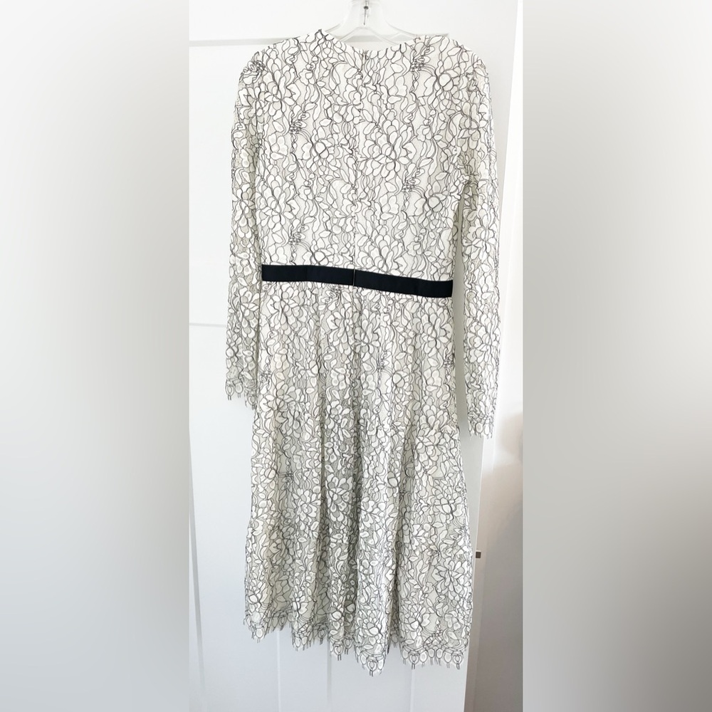 Elegant Black and White Floral Lace Dress - Picture 2 of 3